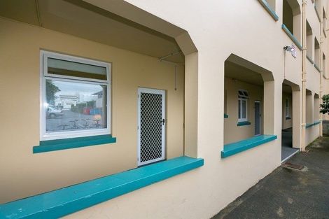 Photo of property in Devonport Apartments, 19/127 Saint Aubyn Street, New Plymouth, 4310