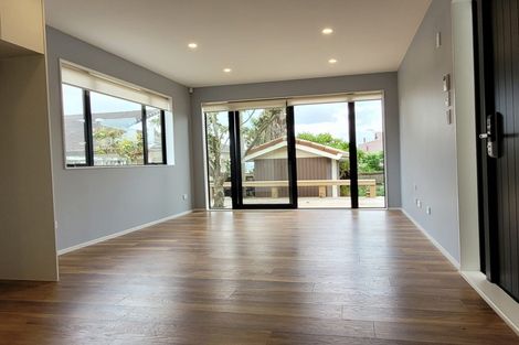 Photo of property in 37 Santa Monica Place, Goodwood Heights, Auckland, 2105