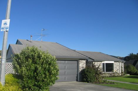 Photo of property in 43 Saunders Close, Whitby, Porirua, 5024