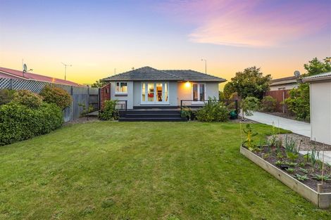 Photo of property in 262 Main North Road, Redwood, Christchurch, 8051