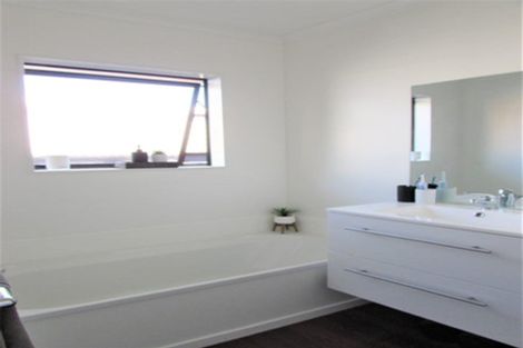 Photo of property in 364a Cambridge Terrace, Naenae, Lower Hutt, 5011