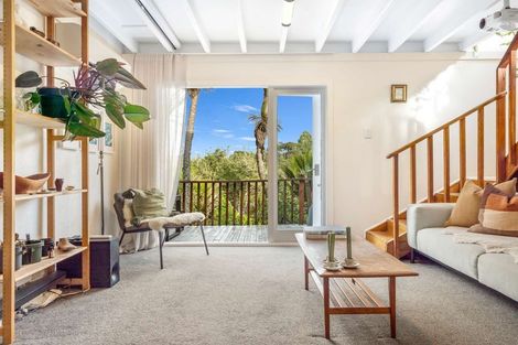 Photo of property in 33 Tainui Road, Titirangi, Auckland, 0604