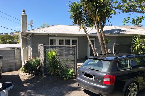 Photo of property in 5 Duncan Avenue, Te Atatu South, Auckland, 0610