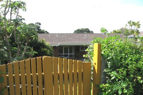 Photo of property in 1a The Esplanade, Castor Bay, Auckland, 0620