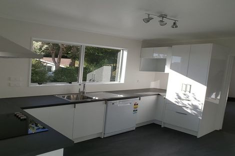 Photo of property in 1/6 Glanmire Road, Newlands, Wellington, 6037