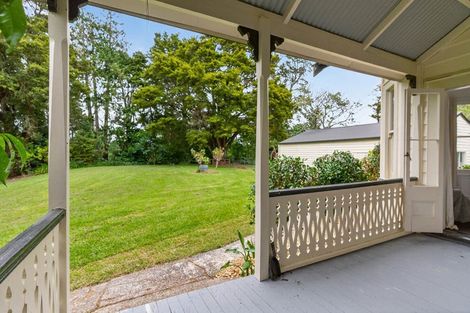 Photo of property in 32 Franklin Road, Paparoa, 0571