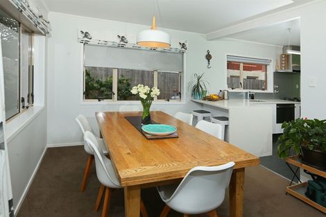 Photo of property in 5 Taitua Drive, Te Atatu South, Auckland, 0610