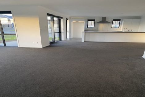 Photo of property in 8 Albatross Lane, Welcome Bay, Tauranga, 3112