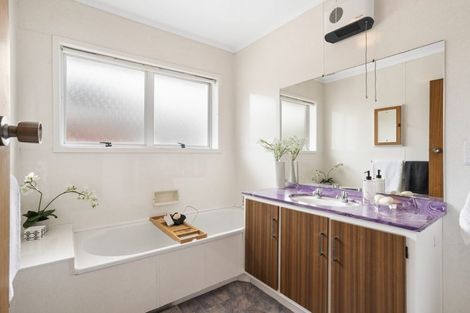 Photo of property in 91a Kiwi Esplanade, Mangere Bridge, Auckland, 2022