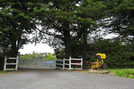 Photo of property in 37 Puke Road, Kumeu, 0891
