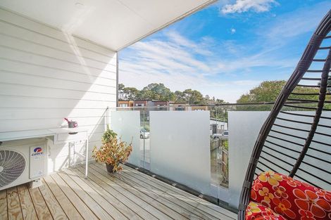 Photo of property in 12/9 Schnapper Rock Road, Greenhithe, Auckland, 0632