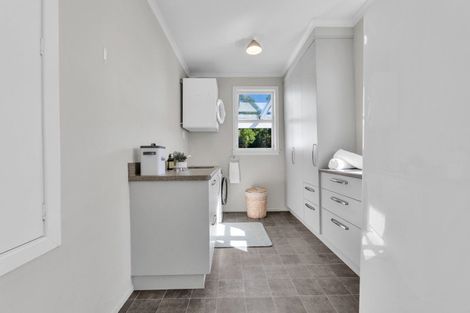 Photo of property in 568 South Road, Omata, New Plymouth, 4374