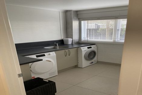 Photo of property in 11 Dawnhaven Drive, Te Atatu Peninsula, Auckland, 0610