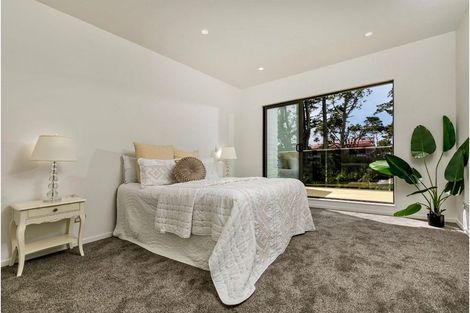 Photo of property in 17 Korokio Lane, Henderson, Auckland, 0612
