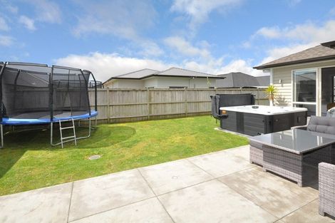 Photo of property in 11 Paso Fino Crescent, Karaka, Papakura, 2113