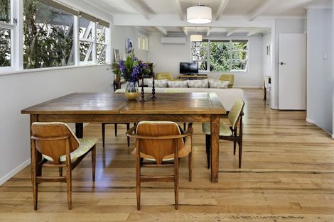 Photo of property in 2/2 Avonleigh Road, Green Bay, Auckland, 0604