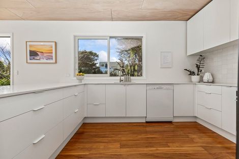 Photo of property in 102 Rosetta Road, Raumati South, Paraparaumu, 5032