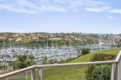 Photo of property in 64 Balboa Drive, Matakatia, Whangaparaoa, 0930