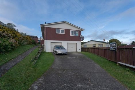 Photo of property in 9 Chetwode Grove, Newlands, Wellington, 6037