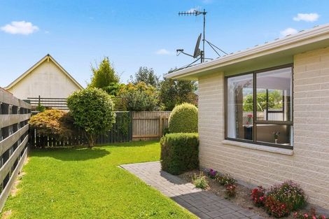 Photo of property in 48a Rewarewa Crescent, Waikanae, 5036