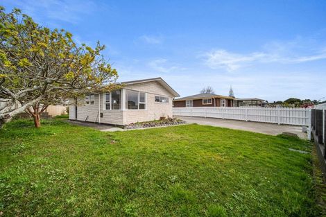 Photo of property in 4 Convair Crescent, Mangere, Auckland, 2022
