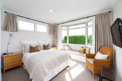 Photo of property in 2 Busby Hill, Havelock North, 4130