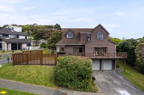 Photo of property in 16 The Crowsnest, Whitby, Porirua, 5024