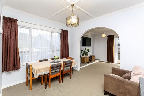 Photo of property in 63 Breakwater Road, Moturoa, New Plymouth, 4310