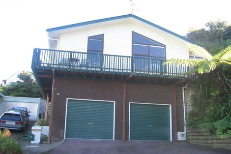 Photo of property in 9 Taka Grove, Normandale, Lower Hutt, 5010