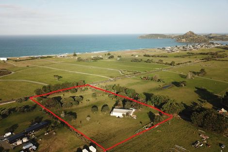 Photo of property in 1852 Pataua Road North, Pataua North, Whangarei, 0175