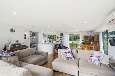 Photo of property in 2257 South Head Road, South Head, Helensville, 0874