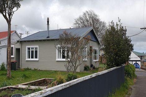 Photo of property in 2 York Street, Eltham, 4322