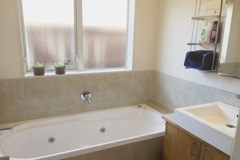 Photo of property in 16 Monash Place, Flat Bush, Auckland, 2016