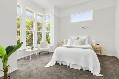 Photo of property in 154 Kelburn Parade, Kelburn, Wellington, 6012