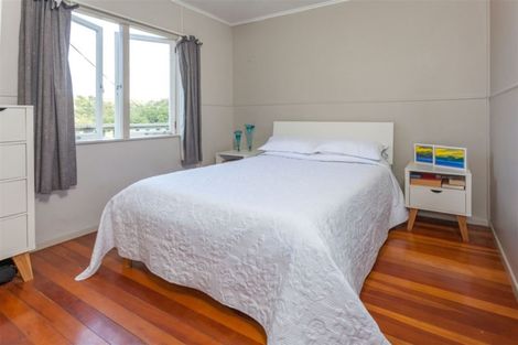Photo of property in 4 Ocean Beach Road, Tairua, 3508