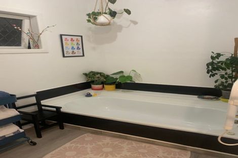 Photo of property in 73 Wallath Road, Westown, New Plymouth, 4310