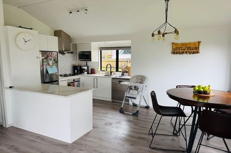 Photo of property in 3/198 Don Buck Road, Massey, Auckland, 0614