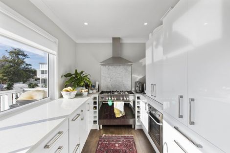 Photo of property in 1/87-89 Hinemoa Street, Birkenhead, Auckland, 0626