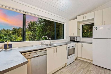 Photo of property in 705 Scenic Drive, Henderson Valley, Auckland, 0612