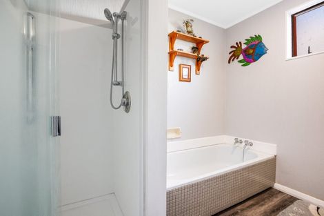 Photo of property in 28 Solander Place, Whitby, Porirua, 5024