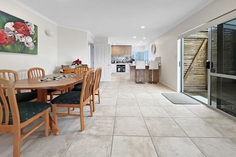 Photo of property in 8a Hauraki Crescent, Pinehill, Auckland, 0632