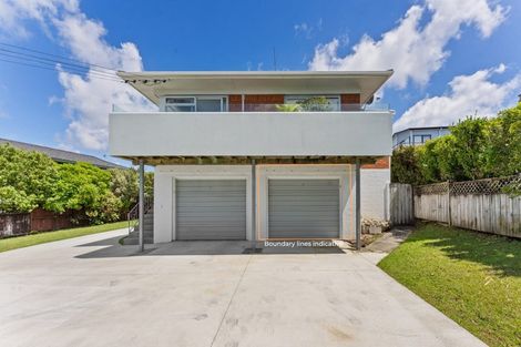 Photo of property in 2/174 East Coast Road, Forrest Hill, Auckland, 0620