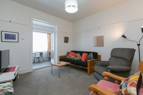 Photo of property in Devonport Apartments, 19/127 Saint Aubyn Street, New Plymouth, 4310