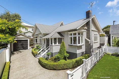 Photo of property in 17 Aorangi Terrace, Thorndon, Wellington, 6011