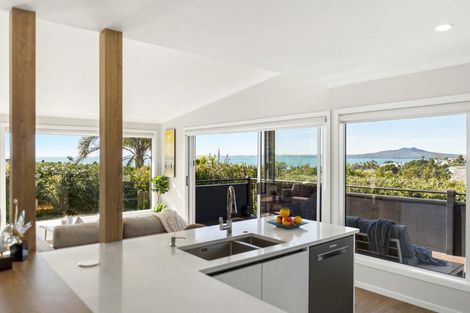 Photo of property in 19 Aberdeen Road, Castor Bay, Auckland, 0620