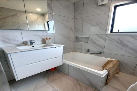 Photo of property in 2/4 Antrim Grove, Bayview, Auckland, 0629