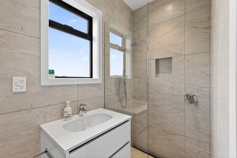 Photo of property in 17 Te Roera Drive, Taradale, Napier, 4112