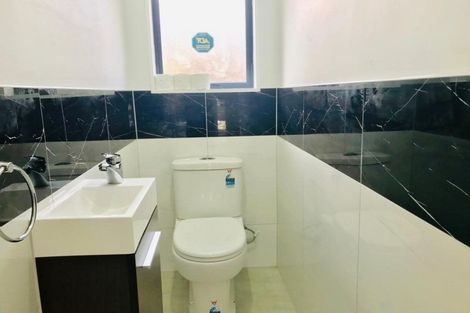 Photo of property in 66 De Havilland Drive, Goodwood Heights, Auckland, 2105