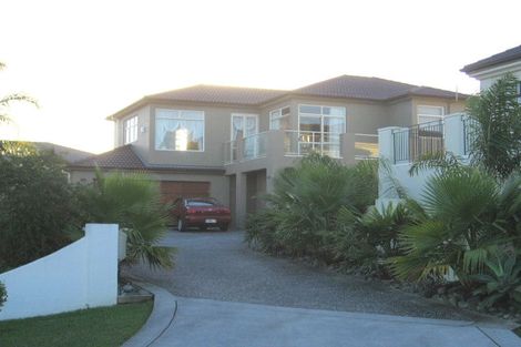 Photo of property in 10 Courtneys, West Harbour, Auckland, 0618