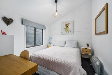 Photo of property in The Triangle, 9/33 Halswater Drive, Churton Park, Wellington, 6037